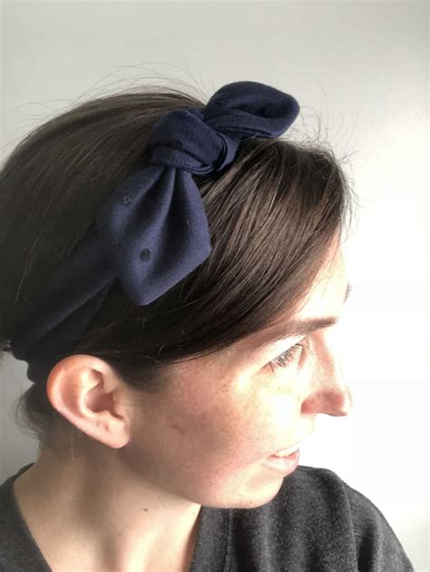 I've really been loving the knotted headband trend. DIY Knotted Headband Super Quick Tutorial - Mary Martha Mama