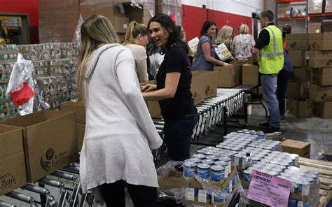 As local valley food bank are experiencing a major drop in volunteers, assistance from the arizona doug ducey called on the arizona national guard to start helping grocery stores and food banks. AZ food banks ready for another shutdown | Cronkite News ...