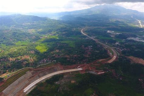 Cisumdawu Tol Pertama Di Indonesia Yang Punya Terowongan Kembar