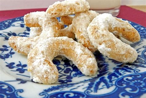 Vanilla crescents, cinnamon star and more. Austrian Christmas Cookie : Austrian Nut Cookies Recipe ...