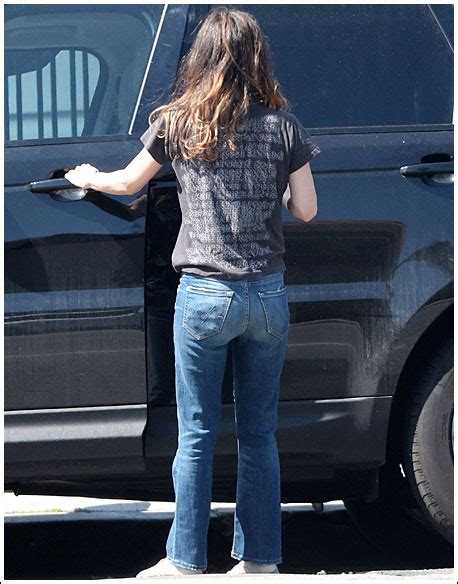Popoholic Blog Archive Rachel Bilson Shows Off Her Deflated Booty
