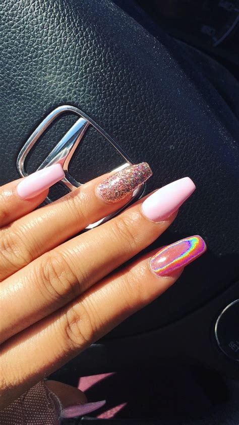 Valentine's Day nails @nailsbymissnessad instagram coffin ...