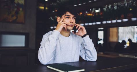 Cuman kalau gue tuh dari dulu emang problemnya karena gue susah tidur, dan gue menemukan kenyamanan gue di ndot. iPhone XS Udah Rilis, Sayang Dompet Masih Tipis