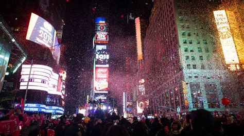 Watch The Times Square New Years Eve Ball Drop Live The Hollywood Reporter