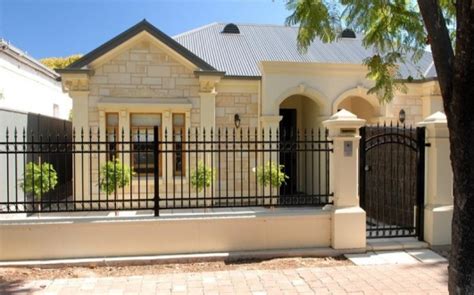 This sliding gate has been painted a gorgeous, bold color. New home designs latest.: Home Main entrance gate designs ...