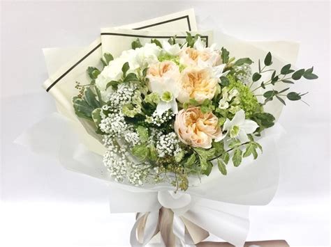 Weekly Import Flower Limited Edition White Day Garden Rose Bouquet
