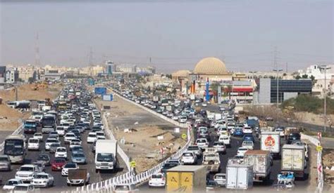 الفيصل يوجّه بحلّ مشكلة التنقل في أحياء شرق جدة