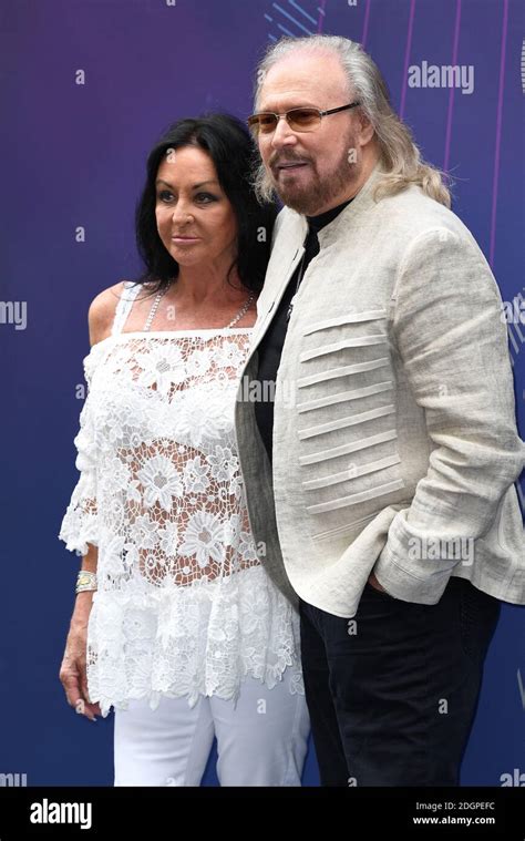 Barry Gibb And Wife Fotos E Im Genes De Stock Alamy