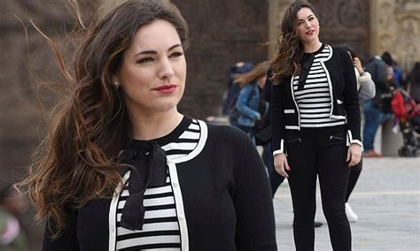 Kelly Brook Shows Off Her Curves In Breton Stripes Daily Mail Online