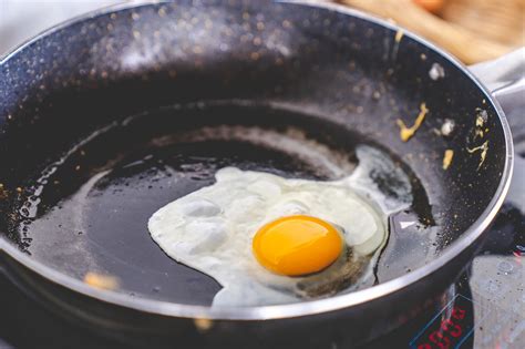 How To Make Consistently Perfect Fried Eggs No Flipping Required