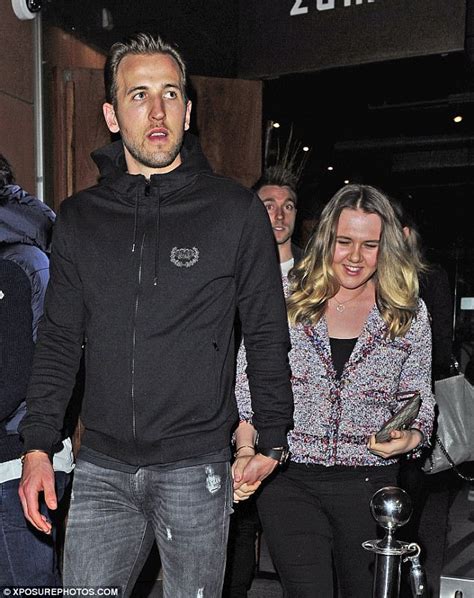 He is england captain harry kane (27), she is great youth love. (Picture) Harry Kane Proposes To His Girlfriend And Got ...
