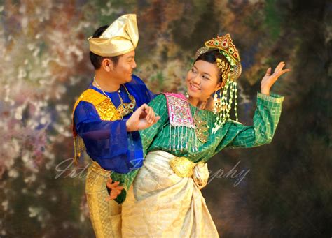 Other dances come from javanese, orang asli, portuguese, siamese, dayak, moro, and chinese traditions. tarian zapin | Joget Melayu | Zahirudin-Mohamad | Flickr
