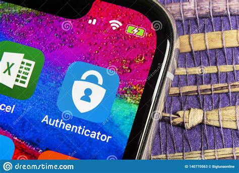 Setting up the microsoft authenticator on your phone. Microsoft-Authenticatoranwendungsikone Auf Apple-iPhone X ...