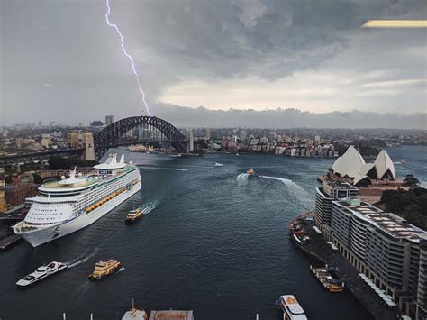In Pictures Impressive Lightning Storm Engulfs Sydney Australia