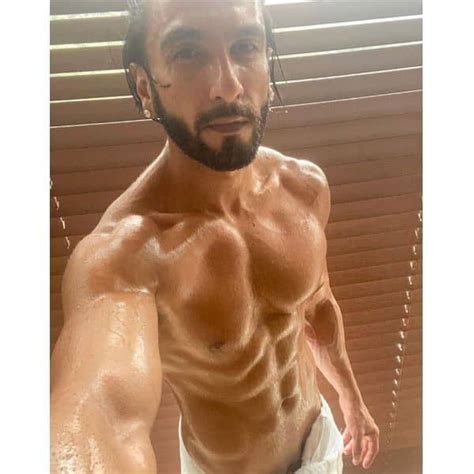 Times Ranveer Singh Made Left Female Fans Thirsting Over His Shirtless Body See Pics