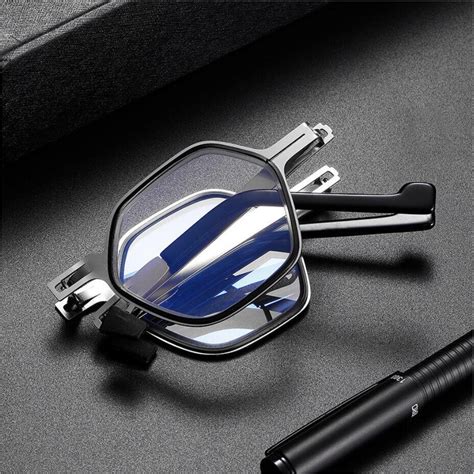 🔥2022 hot sell 🔥ultra light titanium material screwless foldable reading glasses