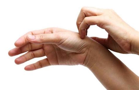 Right Hand Itching Causes Relief Myths And Superstitions
