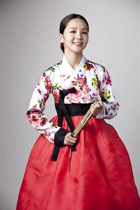 4 Angles Koreas Traditional Clothing Hanbok한국의 전통의상 한복 Winder Folks