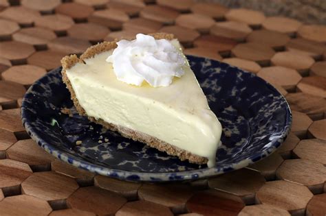 This Easy Lemonade Pie Is A Snap To Fix And It Is Perfect For Hot Summer Days The Simple 3
