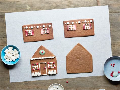 How To Make A Peppermint Gingerbread House Food Network Holiday