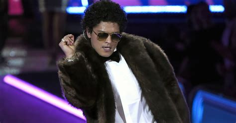Watch Bruno Mars New Music Video For Thats What I Like Teen Vogue