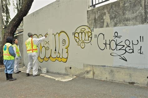 Citys Struggle Against Graffiti Tries Rewards Murals And Profiling
