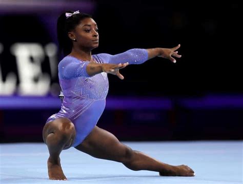 Выиграла четыре золота на олимпиаде, но испугалась пчелы на пьедестале. Simone Biles, la mejor gimnasta de la historia (FOTOGALERÍA)