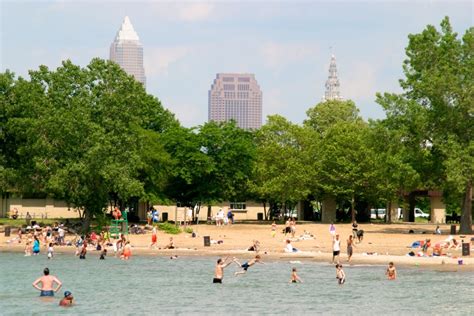 Ohio Cleveland Lake Erie Edgewater Park Swimming Beach Slamdunk