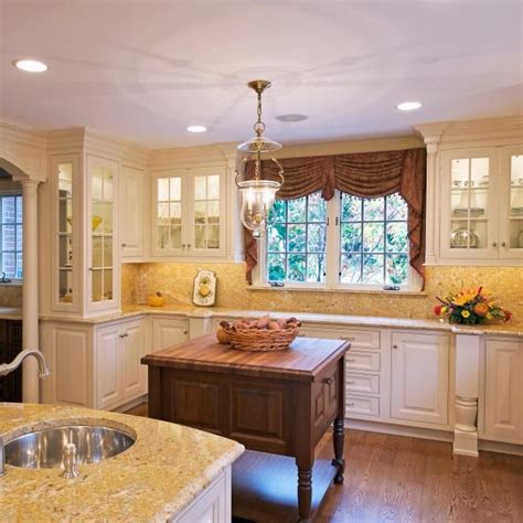 White Traditional Kitchen Pictures Hgtv Photos White Traditional