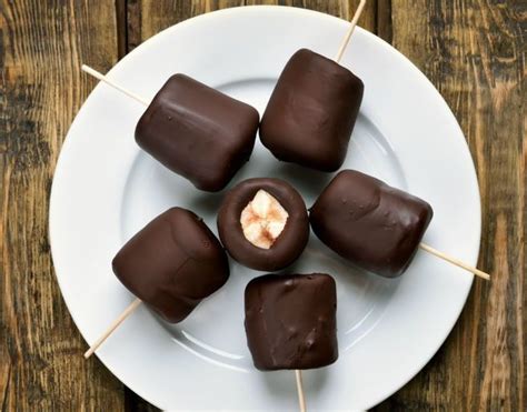 People like to argue that calories don't count. 50 Surprising Under 100 Calorie Snacks to Munch On | 100 calorie snacks, No calorie snacks ...