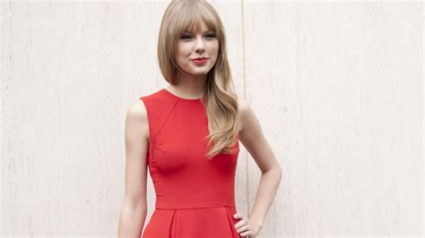 Taylor Swift Wallpaper Red Dress