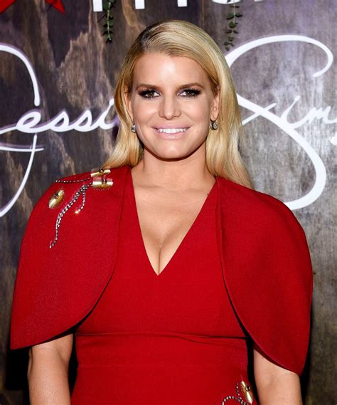 Jessica Simpson Shows Off 100 Lb Weight Loss In Christmas Onesie
