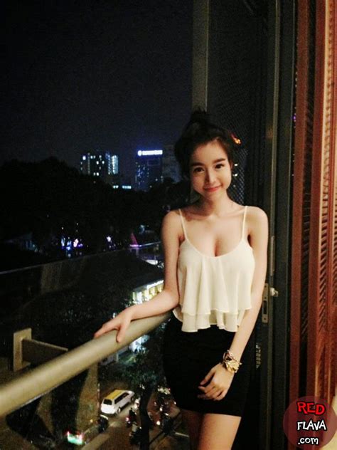 Hot model and Internet celebrity from Vietnam Elly Tran Ha รปภาพ