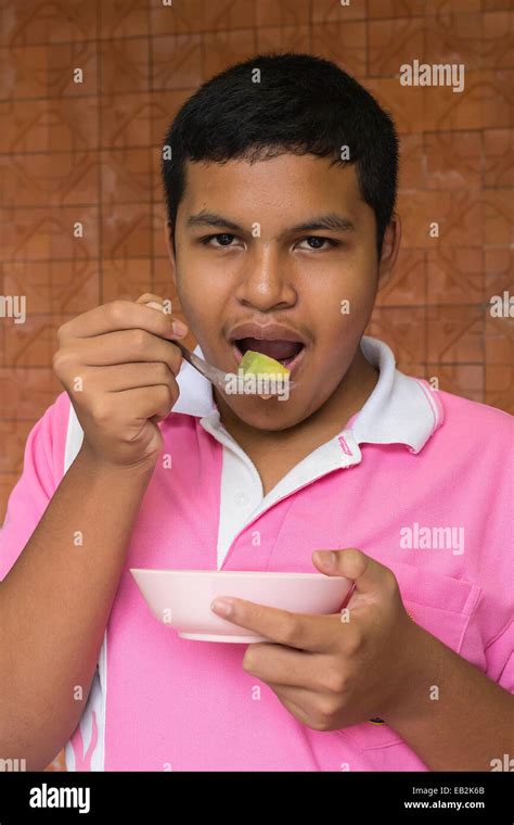 Teenager Eating Vegetarian Food Hi Res Stock Photography And Images Alamy