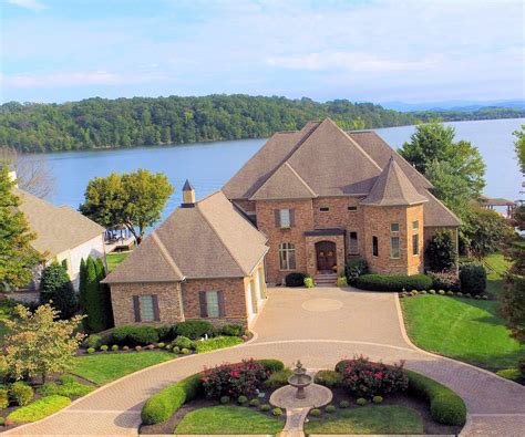Lakefront Property | Lake Homes by LakefrontLiving.com