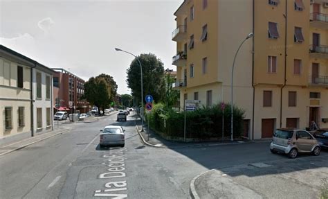 via decio raggi è una strada piena di buche segnalazione a forlì