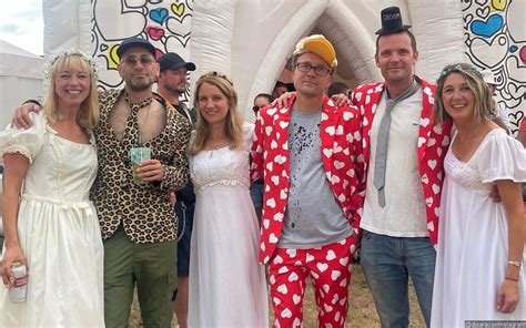 Sara Cox And Husband Ben Cyzer Renew Their Wedding Vows At Inflatable Chapel Showbiz Diary