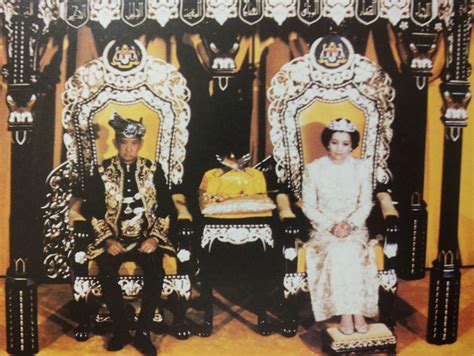 Paduka seri sultan nazrin muizzuddin shah. WARISAN RAJA & PERMAISURI MELAYU: WAJAH-WAJAH : Sultan ...