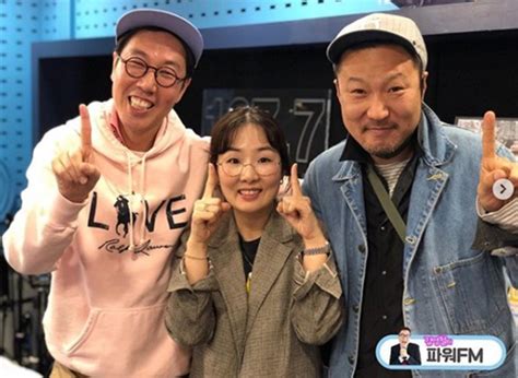 성우 박지윤보다 1기수 아래다.3 재밌게도 이즈샤의 상관인 케리건의 성우는 소연 성우다. 성우 박지윤·정혁석, '철파엠' 출연 인증샷 "고정각이잖아요 ...