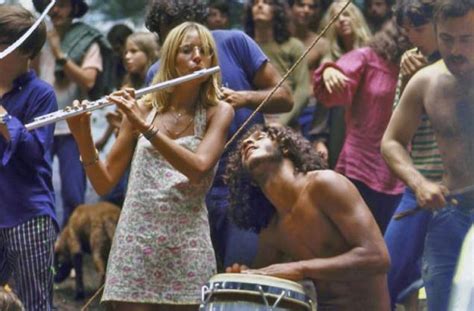 25 Amazing Photos Of Girl With Hippie Festival Woodstock 1969 Page 1