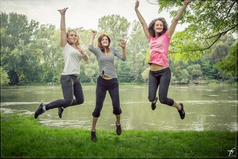 무료 이미지 여자 도약 점프하는 초상화 공원 조깅 옥외 스포츠 아름다운 예쁜 행복한 사람들 육체적 운동 체력 5596x3731 936977