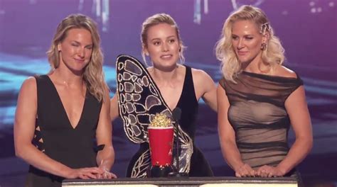 Brie Larson Brings Her Stunt Doubles Onstage After Winning Big At The Mtv Movie Awards Gossie