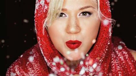 3) on christmas day they can hear the monarch of england on television. WATCH: Kelly Clarkson's Underneath the Tree Xmas Lyric Video | Heavy.com