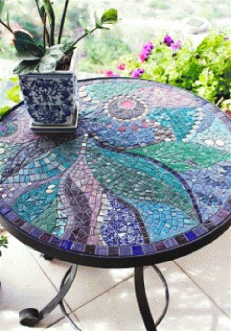 So you've all seen that mosaic tile table i built earlier this week sitting in the courtyard seating area. Top 10 Impressive Mosaic Projects for Your Garden - Top ...