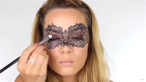 How To Do Intricate Masquerade Mask Makeup With Liquid Eyeliner Upstyle