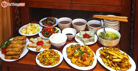 Rằm tháng 7 là ngày tết gì, có ý nghĩa gì, nên cúng vào ngày nào, cách cúng rằm tháng 7 tại nhà như thế nào, sắm lễ cúng vì vậy người dân chỉ nên cúng rằm tháng bảy tại nhà trong 3 ngày này, không nên cúng sớm hơn, cũng không nên cúng quá muộn thì gia tiên mới được hưởng lễ vu lan. Lễ cúng rằm tháng 7 gồm những gì?