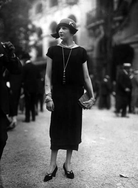 热头条 women s fashion 1920s vintage photos revealing a unique street style of the past