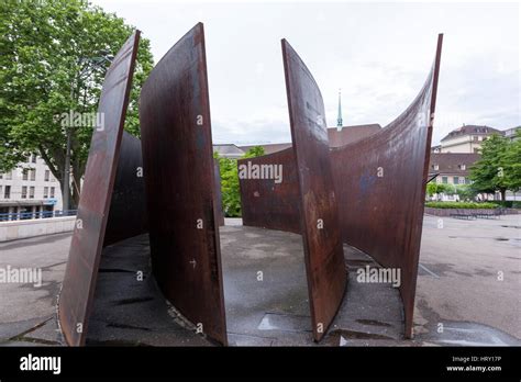 Richard Serra Large Public Sculpture Intersection 1992 Which Stands