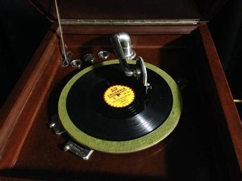 Vintage Crank Phonographrecord Player In Console