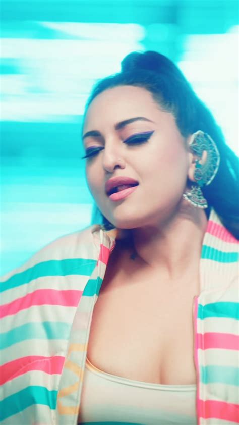 Hot 🔥 Sonakshi Sinha Comment Your Fantasy Rsexysona